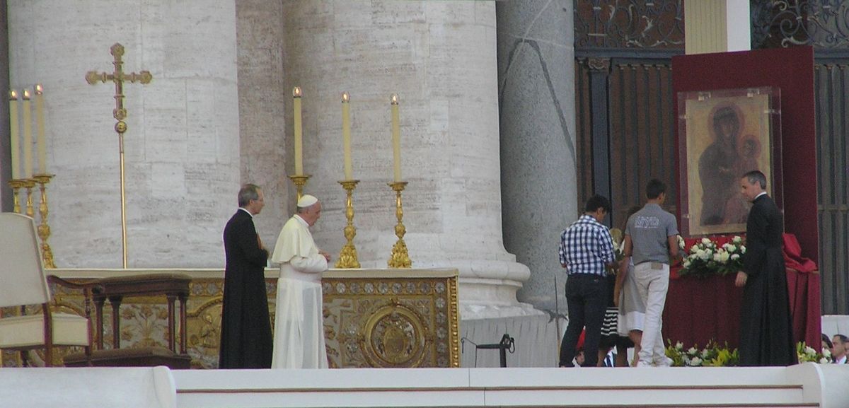 Svatý otec František před ikonou Salus populi Romani Foto